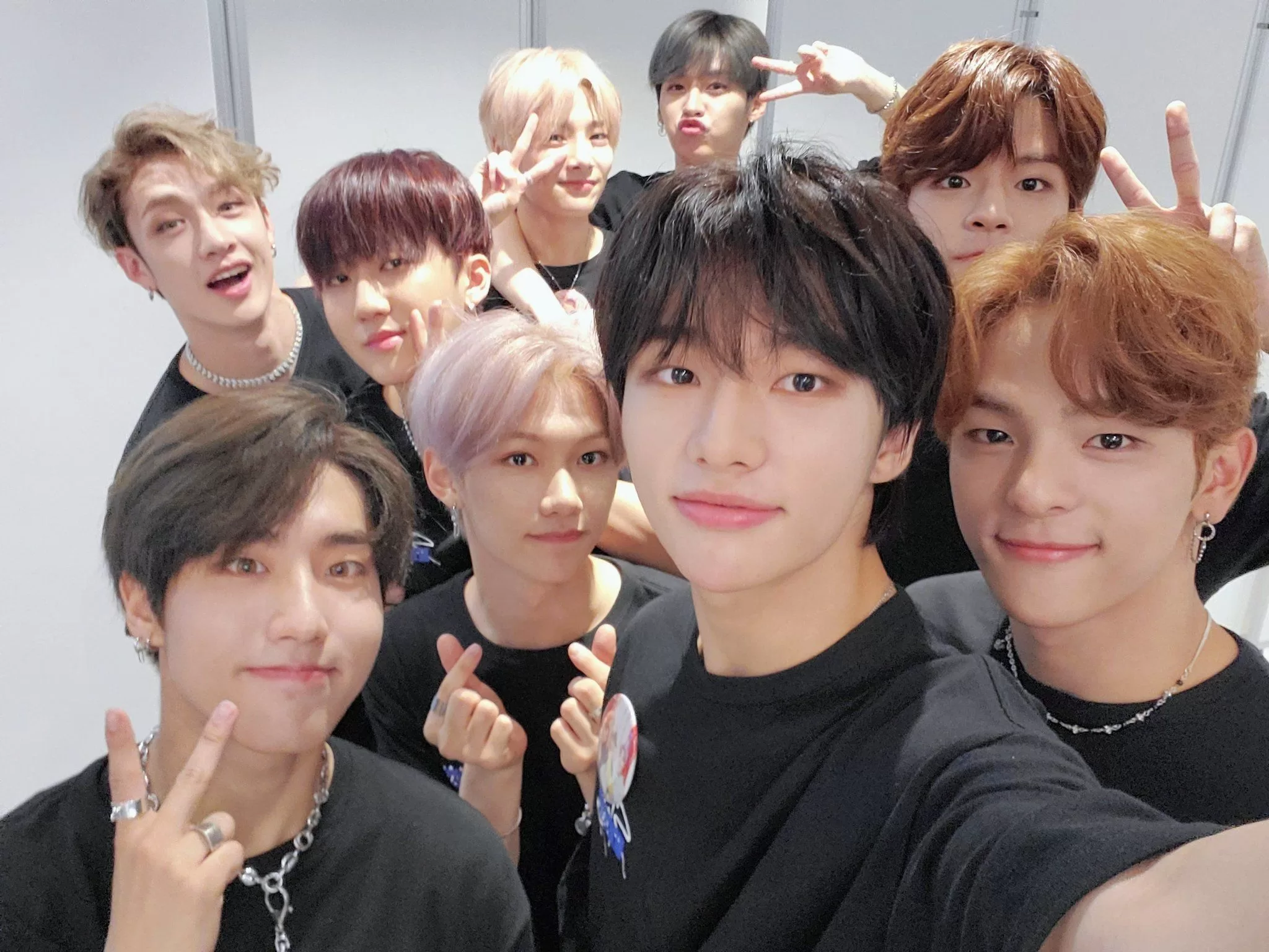 Кто из мальчиков самый младший. Группа Stray Kids. Группа Stray Kids 2022. Группа Stray Kids 2020. Stray Kids дебют.